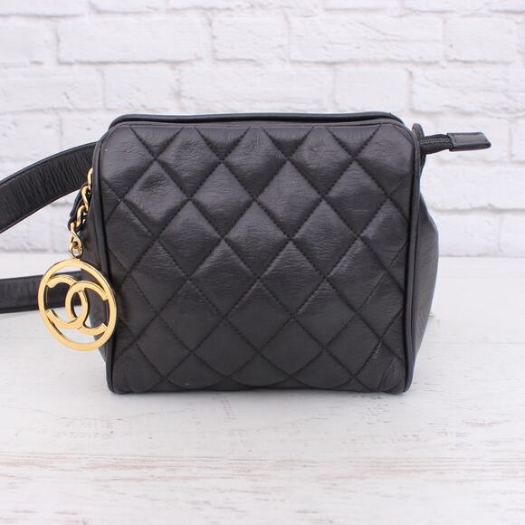Chanel Mini Waist Clutch Black Lambskin Leather Purse A4847 - Picture 1 of 11